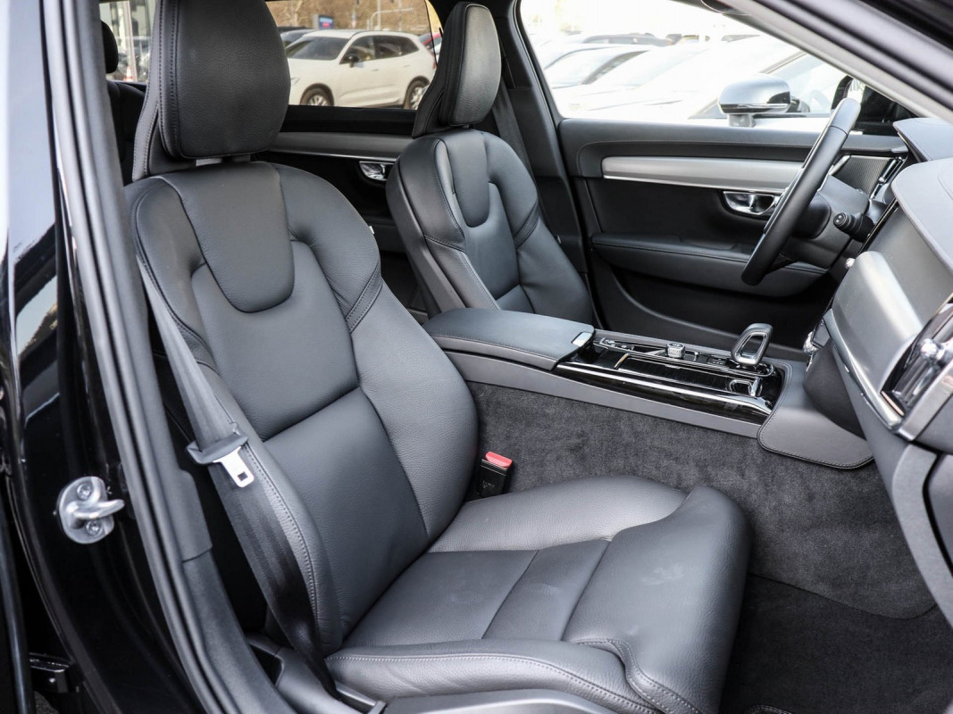 Volvo V90 T8 AWD - Kombi - Schwarz - Gebrauchtwagen - Bild 6