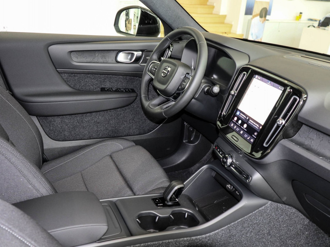 Volvo EX40 - SUV/Off-road - Grau - Gebrauchtwagen - Bild 3