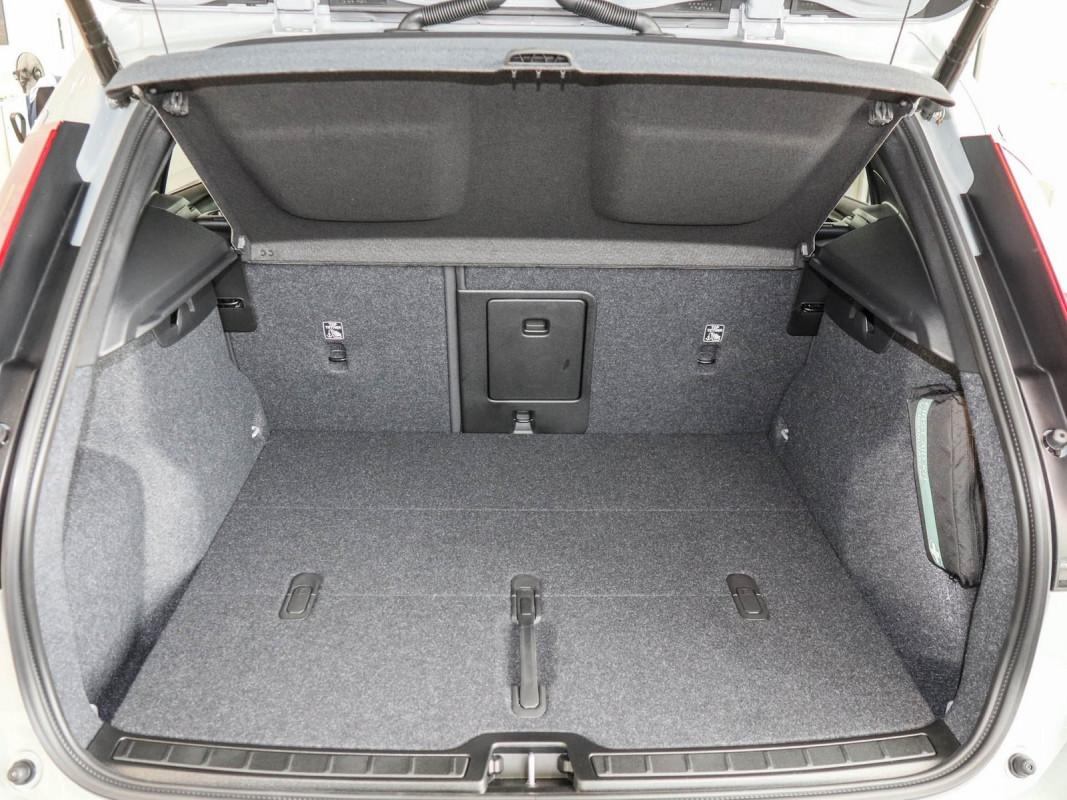 Volvo EX40 - SUV/Off-road - Grau - Gebrauchtwagen - Bild 11