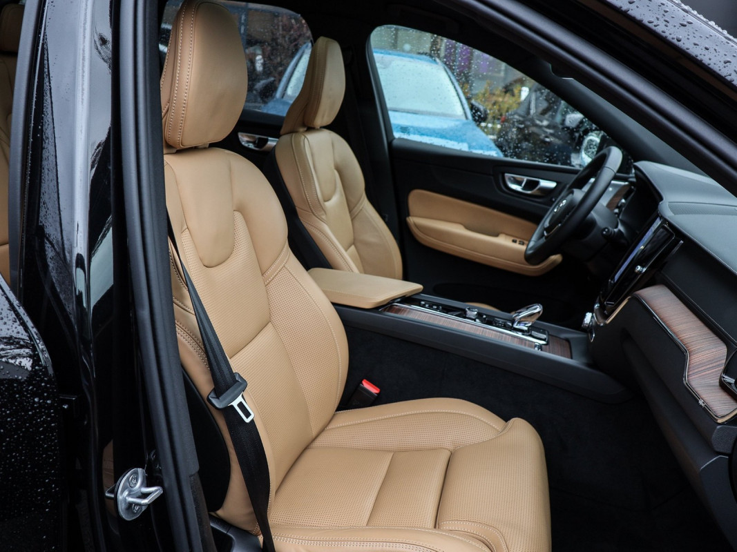 Volvo XC60 B5 (B) - SUV/Off-road - Schwarz - Gebrauchtwagen - Bild 6