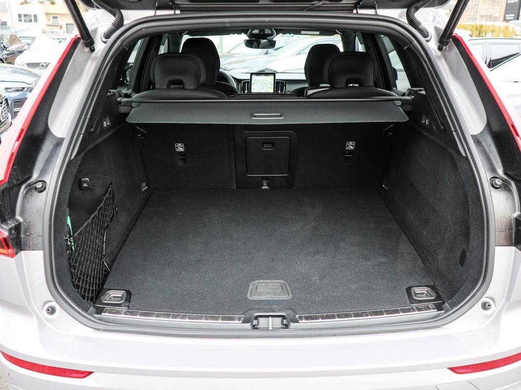 Volvo XC60 T6 Recharge AWD - SUV/Off-road - Silber - Gebrauchtwagen - Bild 11