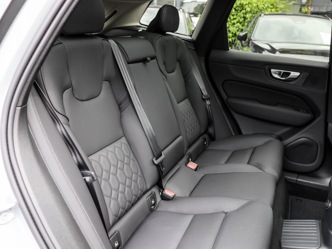 Volvo XC60 T8 AWD - SUV/Off-road - Grau - Gebrauchtwagen - Bild 4