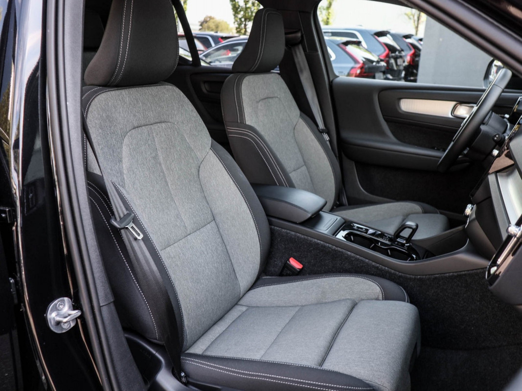 Volvo XC40 B4 - SUV/Off-road - Schwarz - Gebrauchtwagen - Bild 6