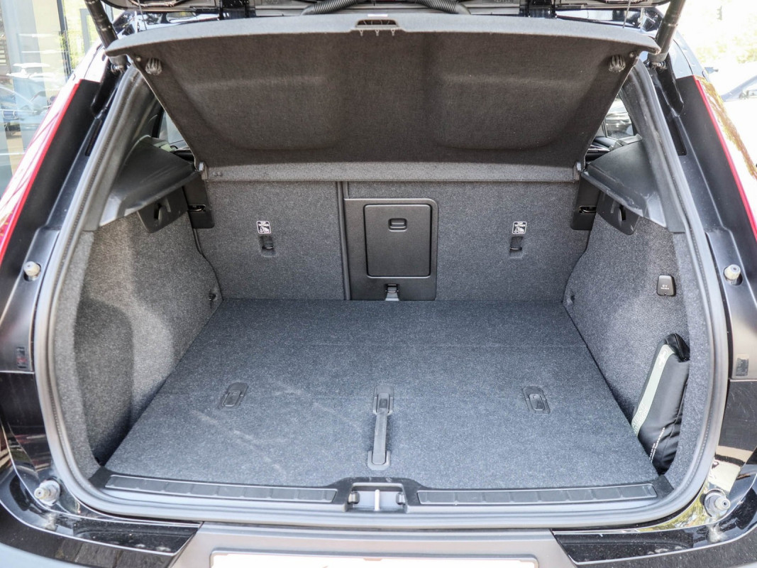 Volvo XC40 B4 - SUV/Off-road - Schwarz - Gebrauchtwagen - Bild 10