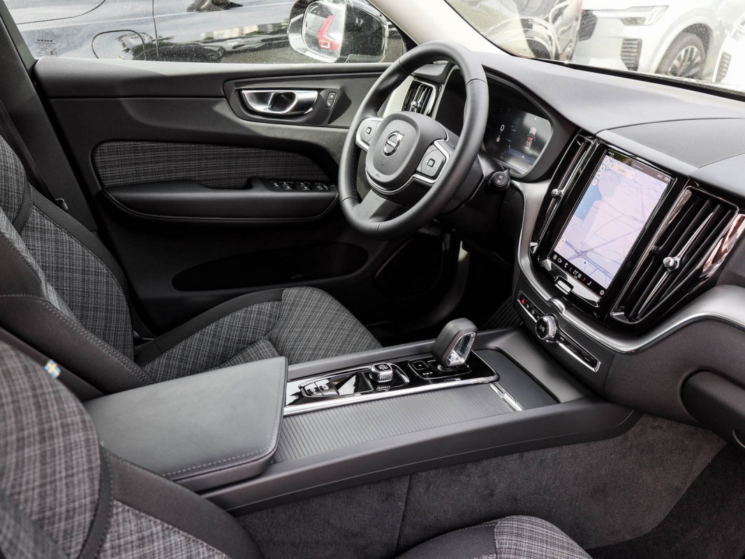 Volvo XC60 B5 AWD - SUV/Off-road - Schwarz - Gebrauchtwagen - Bild 3