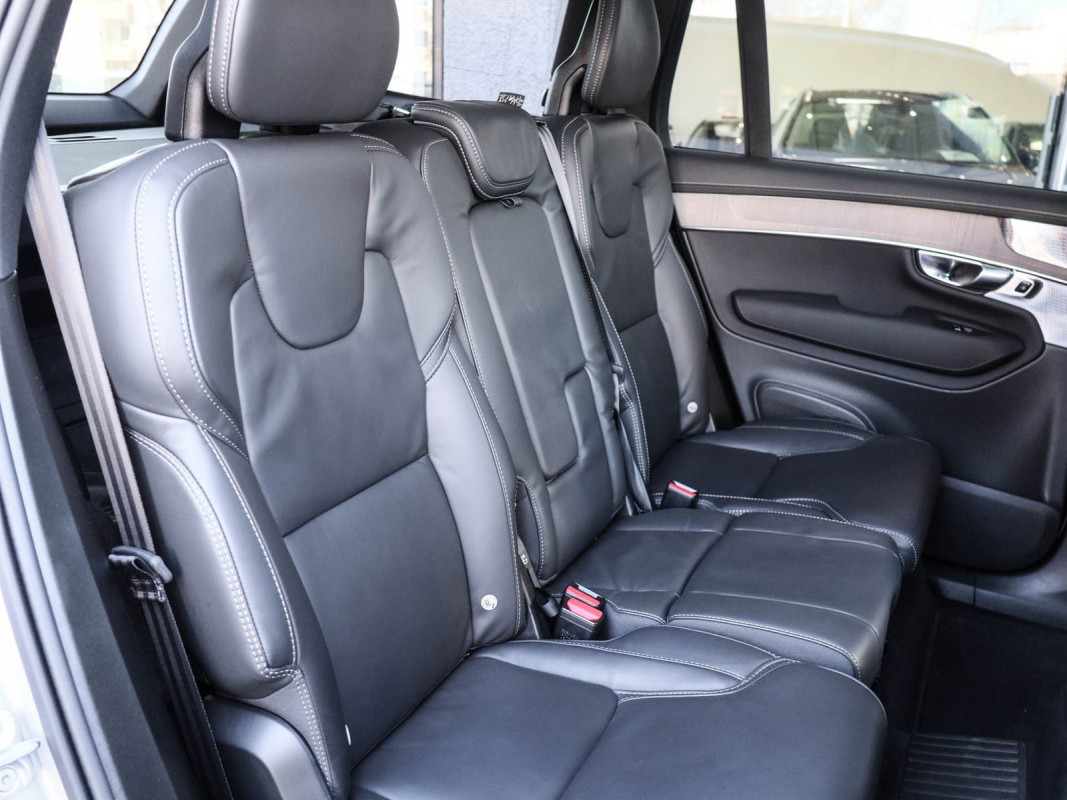 Volvo XC90 T8 Recharge AWD - SUV/Off-road - Silber - Gebrauchtwagen - Bild 4