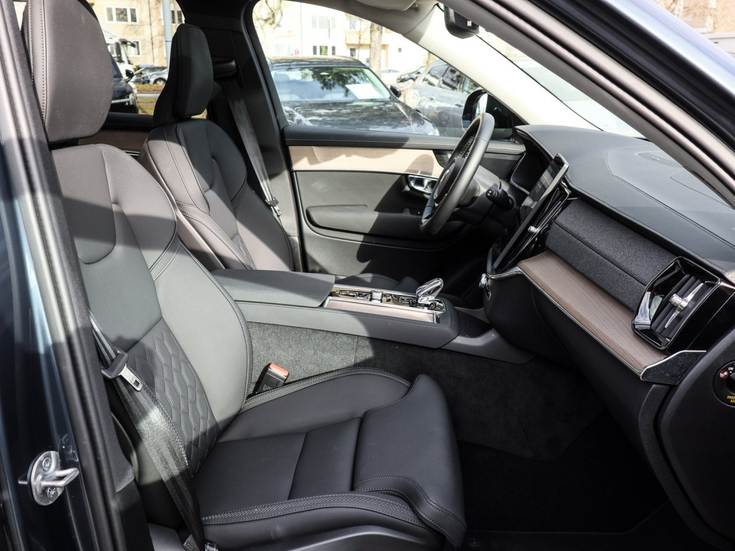 Volvo XC90 T8 AWD Recharge Reskin - SUV/Off-road - Blau - Gebrauchtwagen - Bild 6