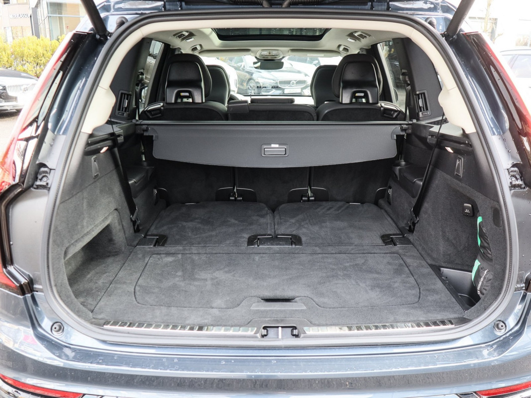 Volvo XC90 T8 AWD Recharge Reskin - SUV/Off-road - Blau - Gebrauchtwagen - Bild 10