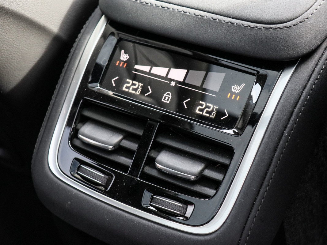 Volvo XC90 T8 AWD Recharge Reskin - SUV/Off-road - Blau - Gebrauchtwagen - Bild 15