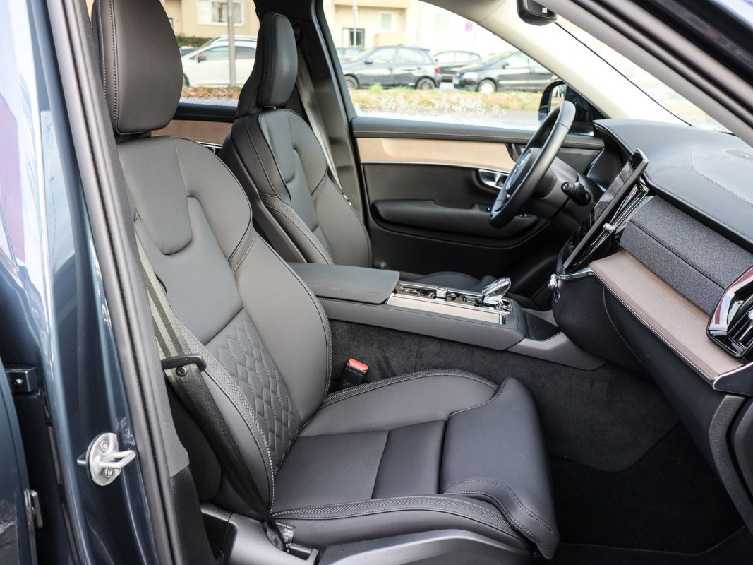 Volvo XC90 T8 AWD Recharge Reskin - SUV/Off-road - Blau - Gebrauchtwagen - Bild 6
