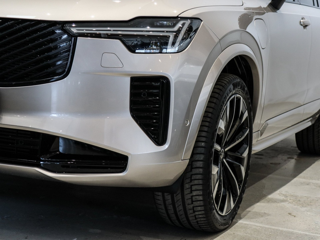 Volvo XC90 T8 Recharge AWD - SUV/Off-road - Braun - Gebrauchtwagen - Bild 5