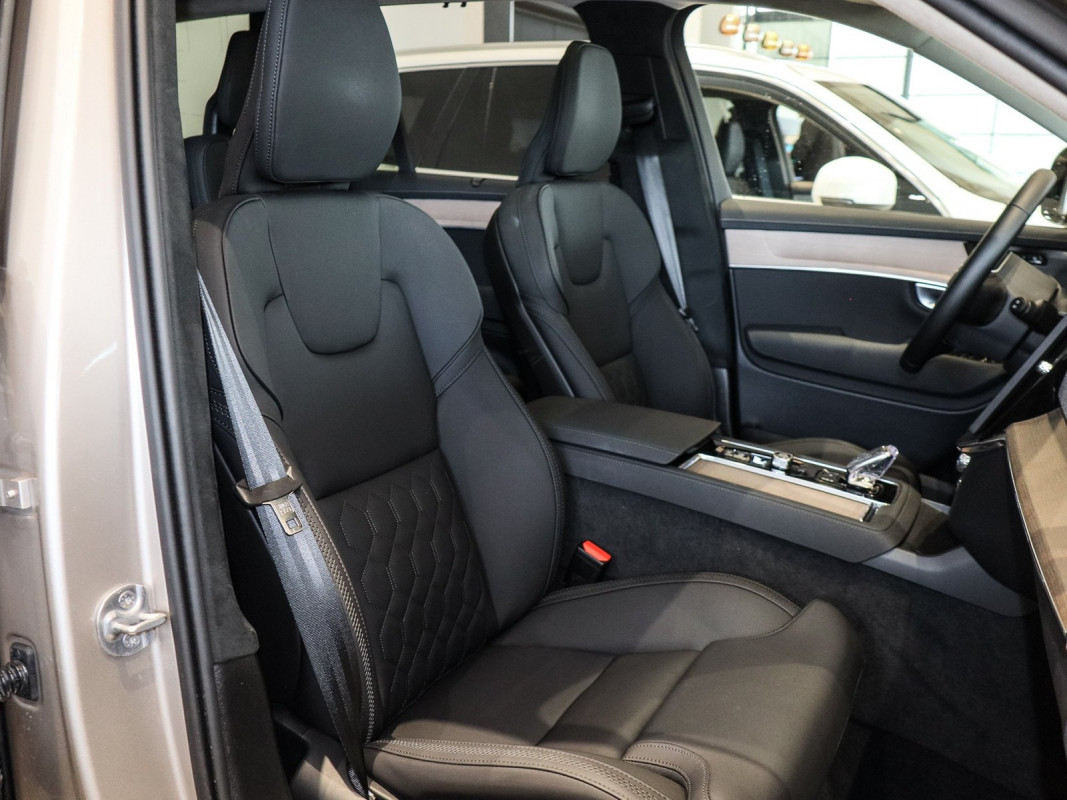 Volvo XC90 T8 Recharge AWD - SUV/Off-road - Braun - Gebrauchtwagen - Bild 6