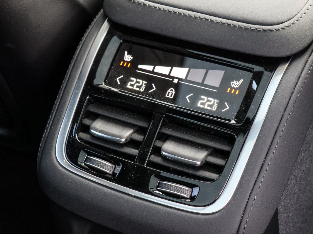 Volvo XC90 T8 AWD Recharge Reskin - SUV/Off-road - Blau - Gebrauchtwagen - Bild 15