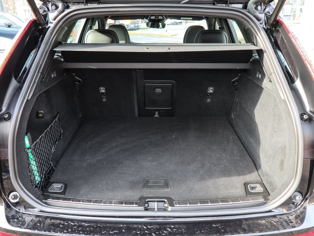 Volvo XC60 T6 Recharge AWD - SUV/Off-road - Schwarz - Gebrauchtwagen - Bild 10