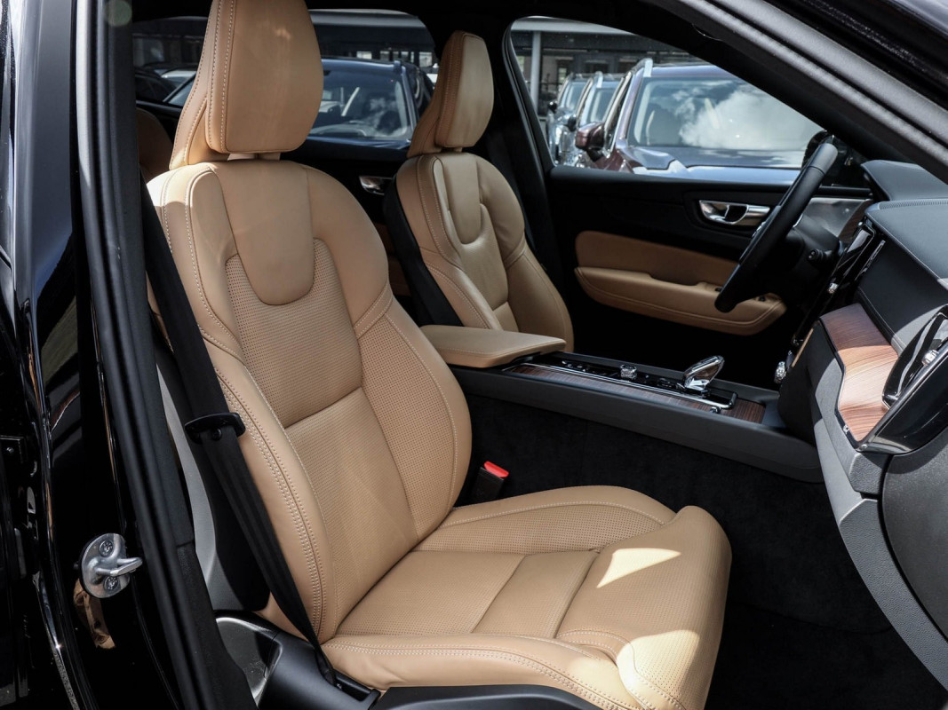 Volvo XC60 B5 (B) AWD - SUV/Off-road - Schwarz - Gebrauchtwagen - Bild 6