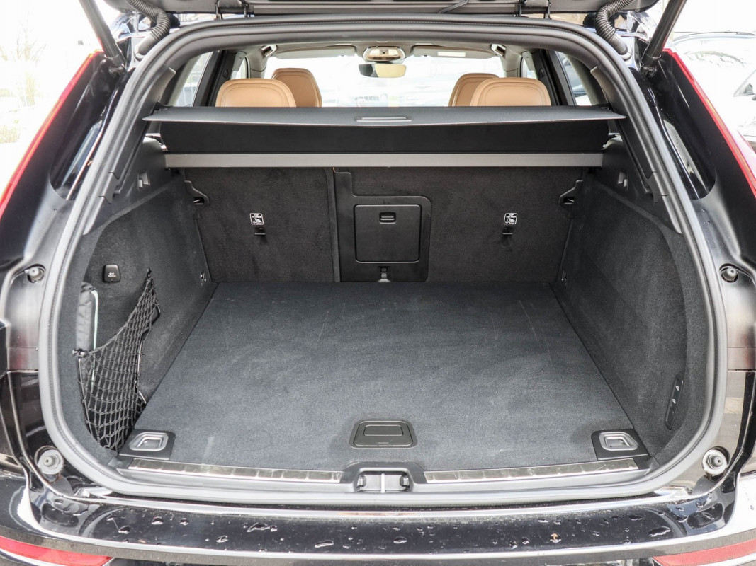 Volvo XC60 B5 (B) AWD - SUV/Off-road - Schwarz - Gebrauchtwagen - Bild 11