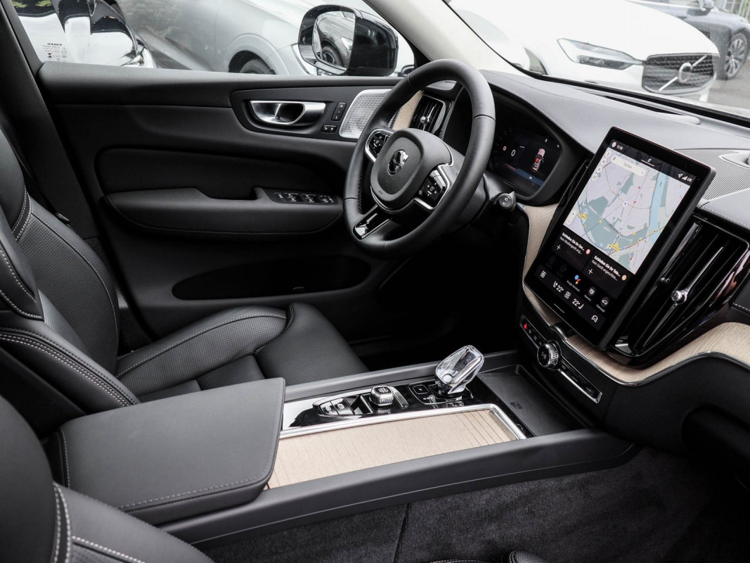 Volvo XC60 T8 AWD - SUV/Off-road - Silber - Gebrauchtwagen - Bild 3