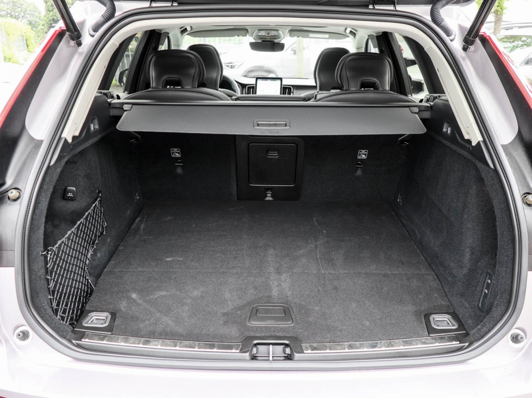 Volvo XC60 T8 AWD - SUV/Off-road - Silber - Gebrauchtwagen - Bild 10