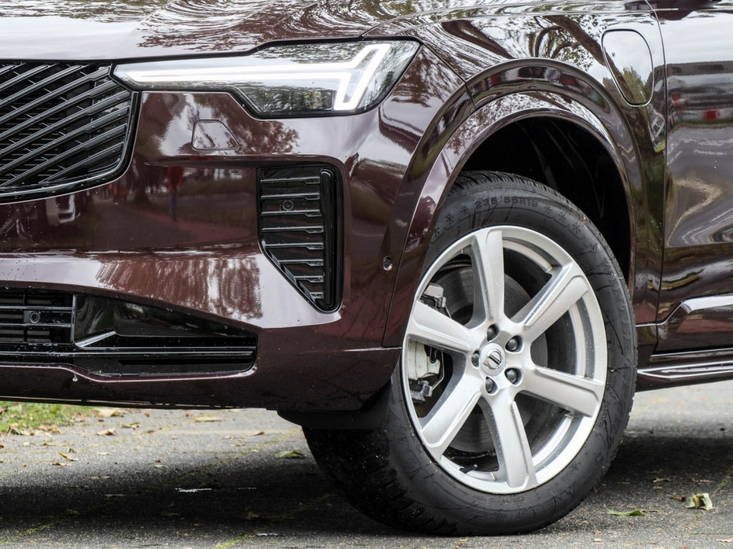Volvo XC90 T8 AWD Recharge Reskin - SUV/Off-road - Braun - Gebrauchtwagen - Bild 5