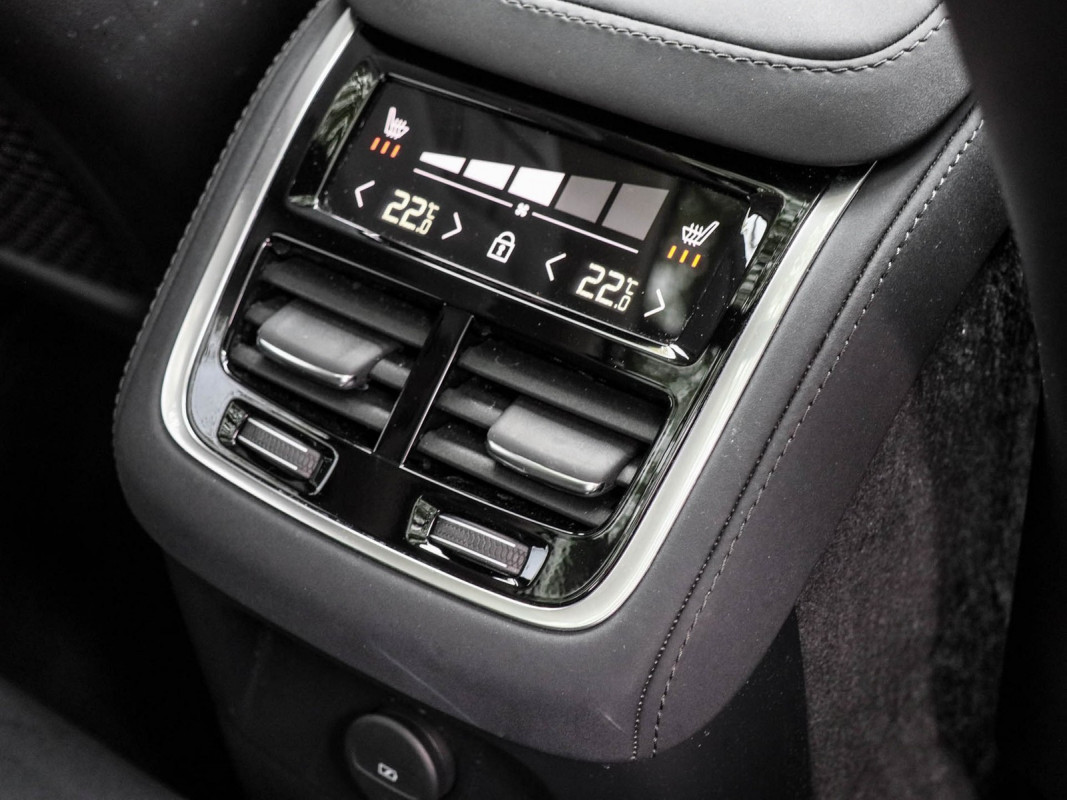 Volvo XC90 T8 AWD Recharge Reskin - SUV/Off-road - Braun - Gebrauchtwagen - Bild 15