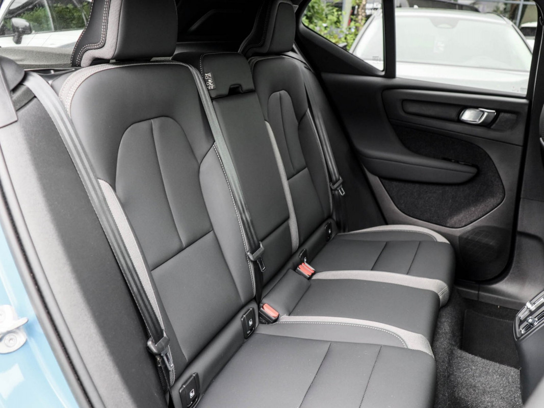 Volvo XC40 Pure Electric - SUV/Off-road - Blau - Gebrauchtwagen - Bild 4