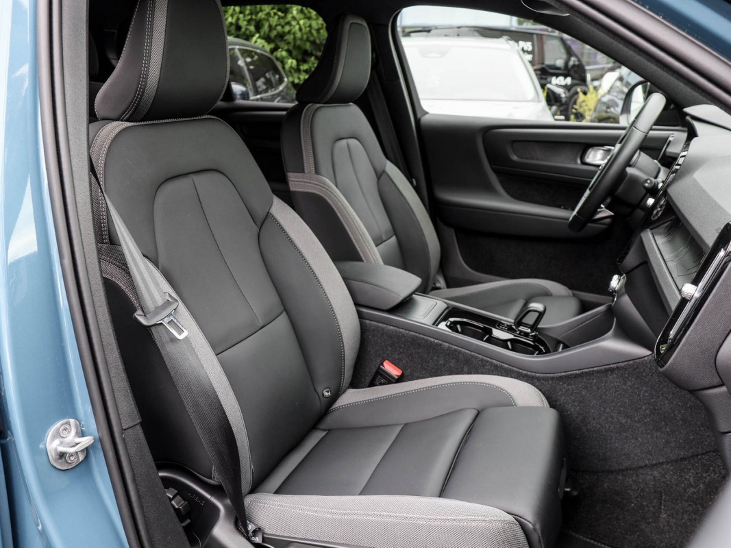 Volvo XC40 Pure Electric - SUV/Off-road - Blau - Gebrauchtwagen - Bild 6