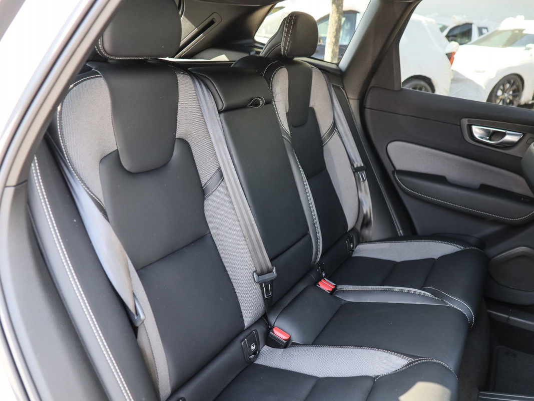 Volvo XC60 T6 Recharge AWD - SUV/Off-road - Weiss - Gebrauchtwagen - Bild 4