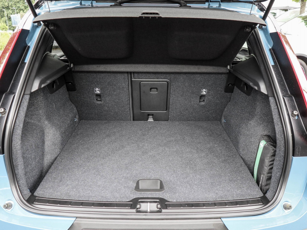 Volvo XC40 Pure Electric - SUV/Off-road - Blau - Gebrauchtwagen - Bild 11