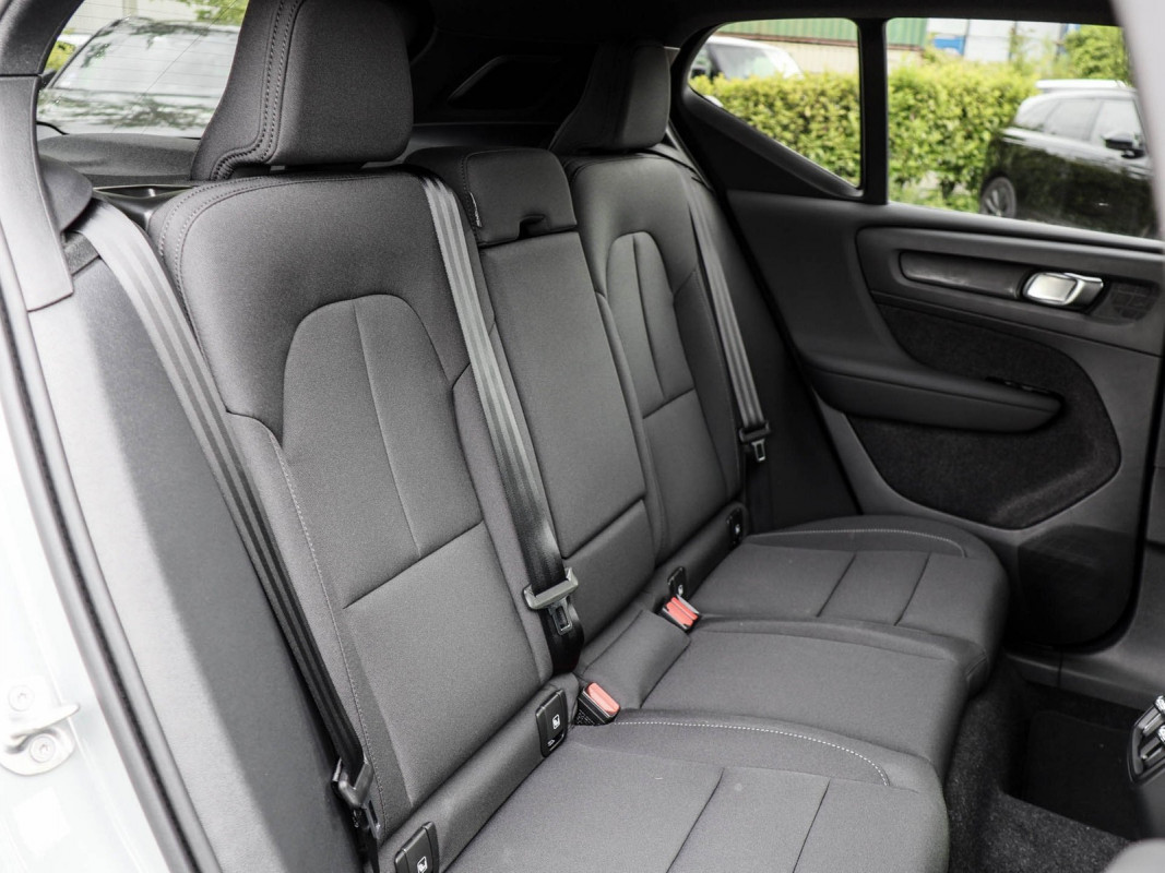 Volvo EX40 Single Extended Range RWD Plus Dark - SUV/Off-road - Grau - Gebrauchtwagen - Bild 4