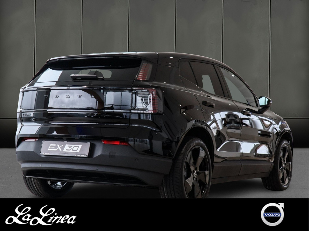 Volvo EX30 P5 Longe Range Plus Black Edition - SUV/Off-road - Schwarz - Gebrauchtwagen - Bild 2