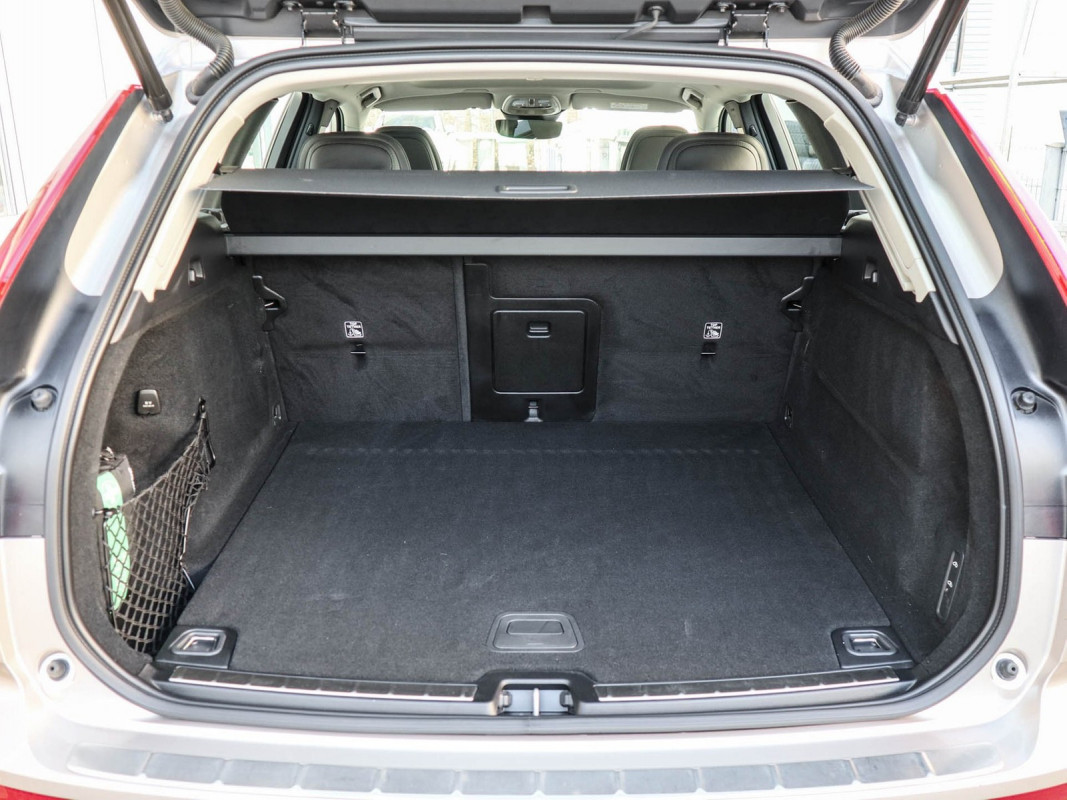 Volvo XC60 B5 Diesel Ultimate Bright AWD - SUV/Off-road - Bronze - Gebrauchtwagen - Bild 10