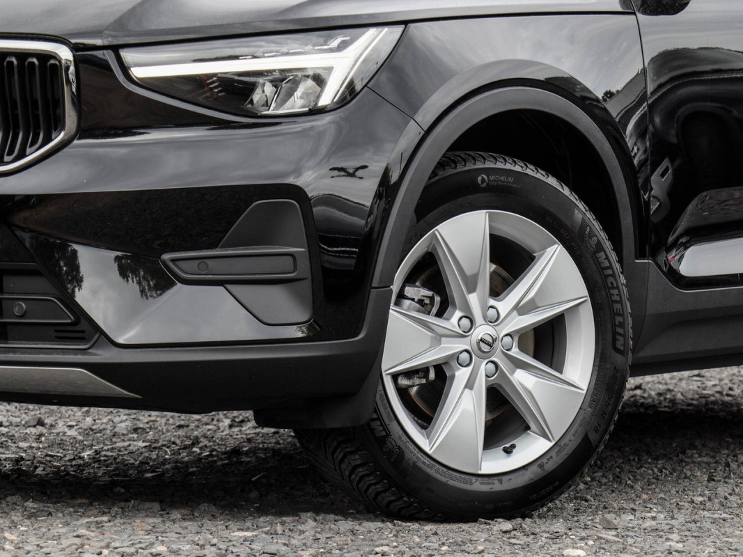 Volvo XC40 B4 Core - SUV/Off-road - Schwarz - Gebrauchtwagen - Bild 5
