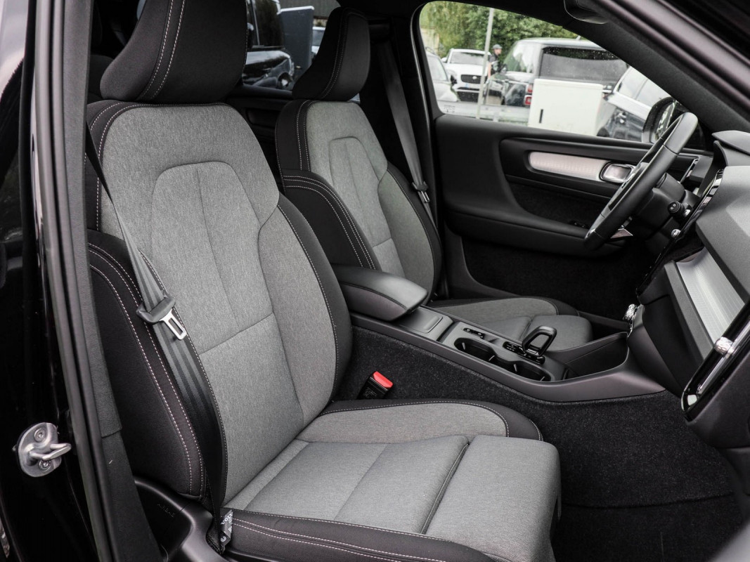 Volvo XC40 B4 Core - SUV/Off-road - Schwarz - Gebrauchtwagen - Bild 6