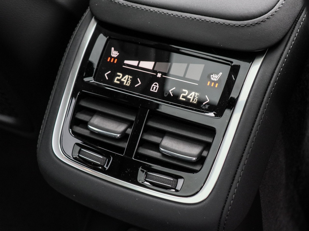 Volvo XC90 T8 Ultra Dark AWD Plug-In Hybrid - SUV/Off-road - Grau - Gebrauchtwagen - Bild 14