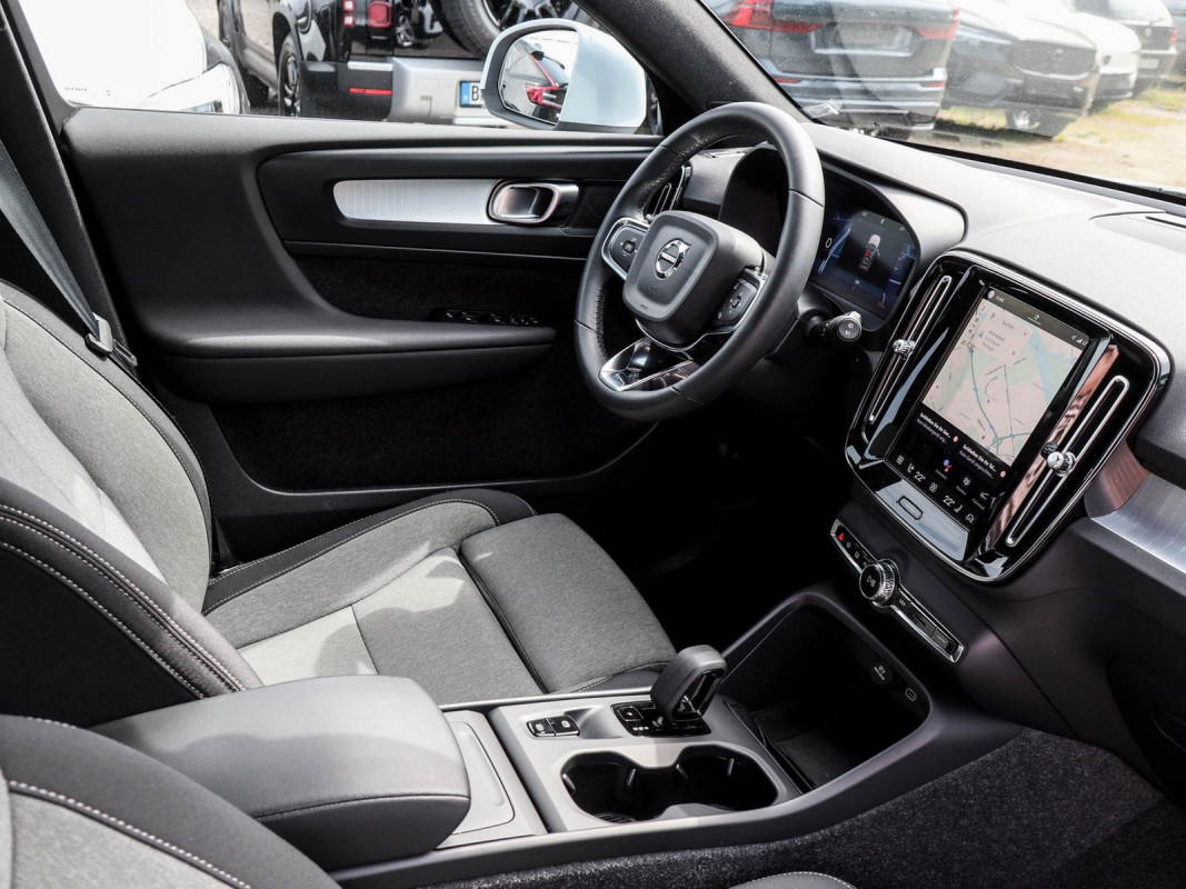 Volvo XC40 B3 Core - SUV/Off-road - Blau - Gebrauchtwagen - Bild 3