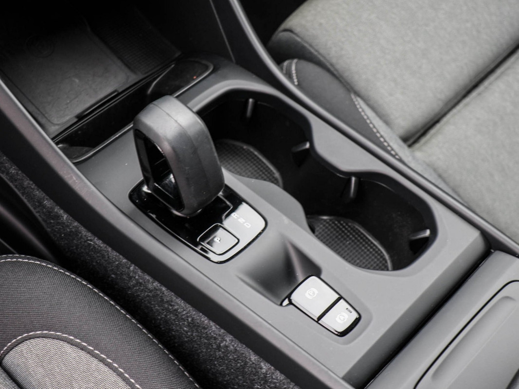 Volvo XC40 B4 Core - SUV/Off-road - Schwarz - Gebrauchtwagen - Bild 10