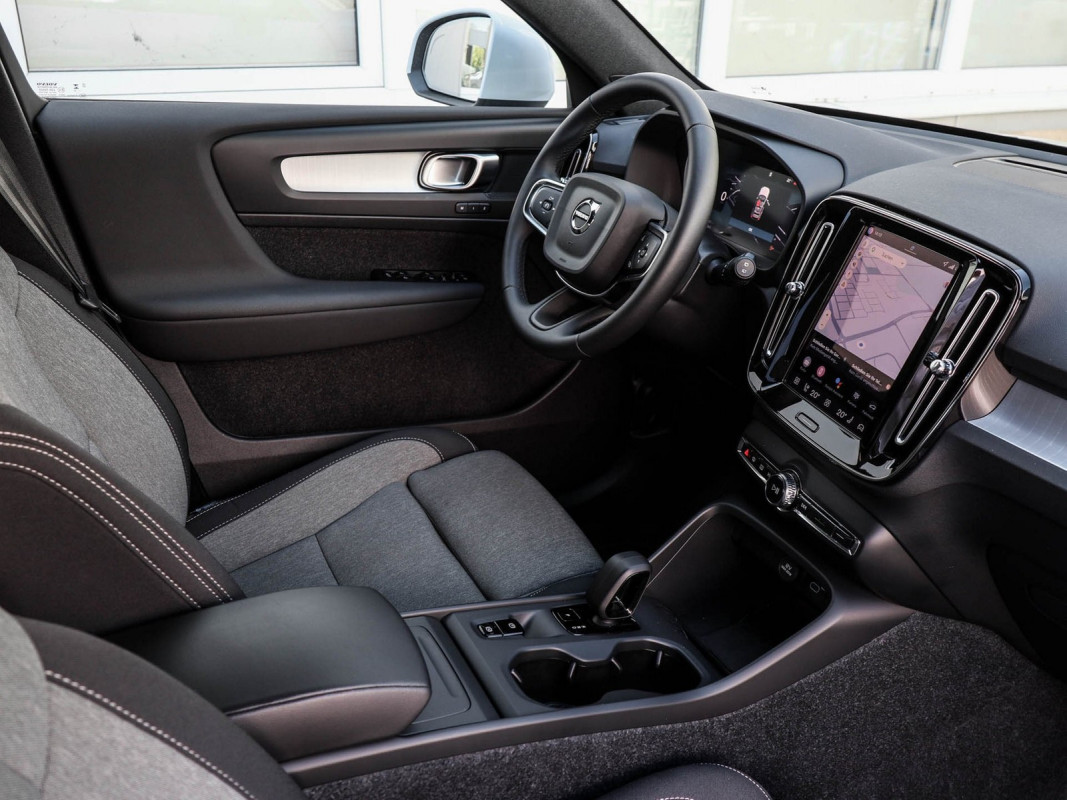Volvo XC40 B3 Core - SUV/Off-road - Blau - Gebrauchtwagen - Bild 3