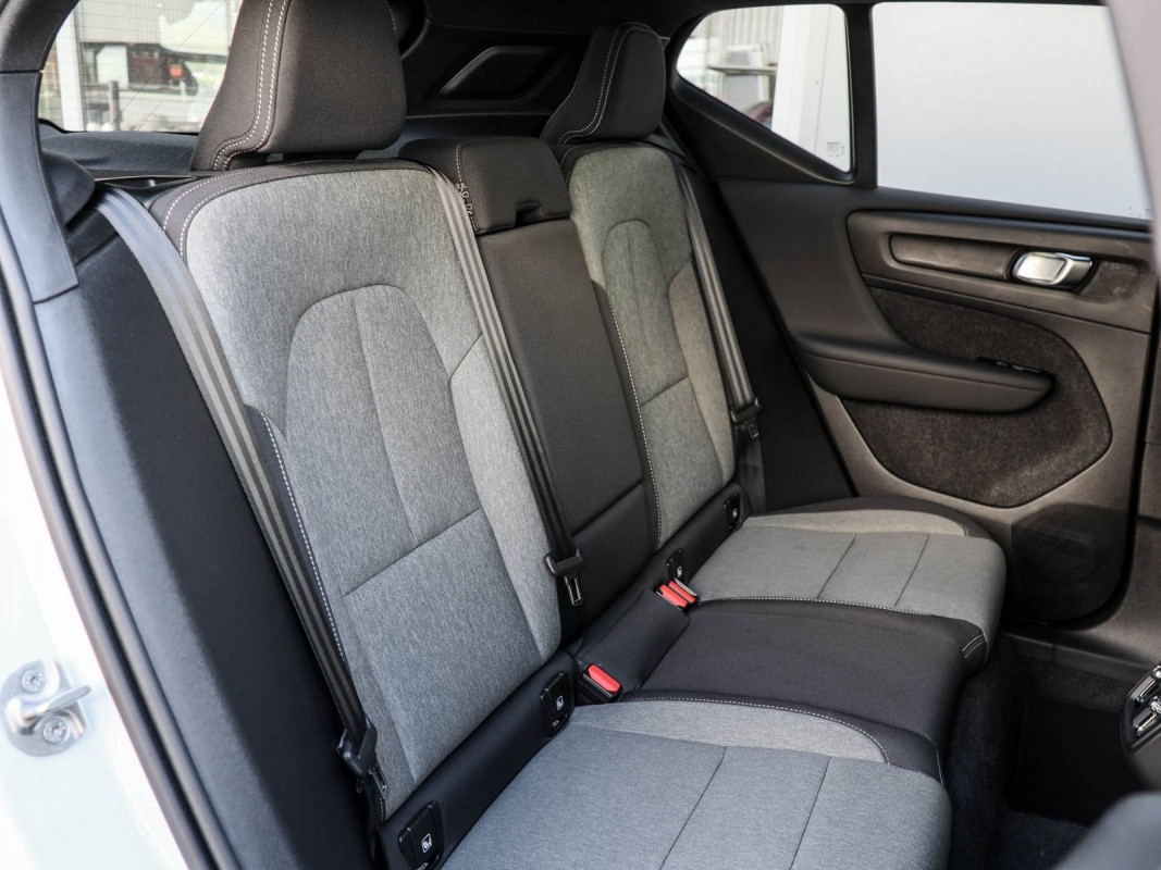 Volvo XC40 B3 Core - SUV/Off-road - Blau - Gebrauchtwagen - Bild 4