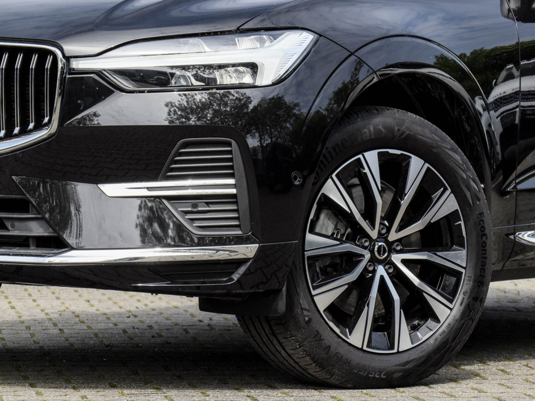 Volvo XC60 B4 (D) Plus Bright 2WD - SUV/Off-road - Schwarz - Gebrauchtwagen - Bild 5