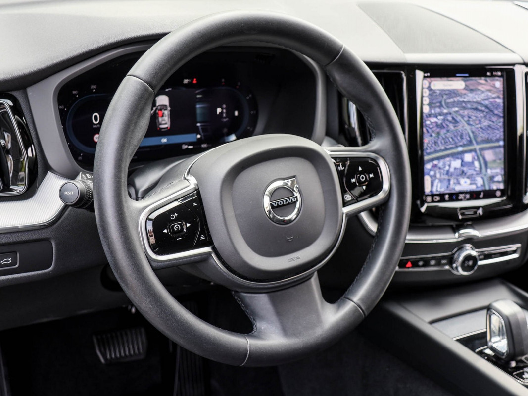 Volvo XC60 B4 (D) Plus Bright 2WD - SUV/Off-road - Schwarz - Gebrauchtwagen - Bild 9