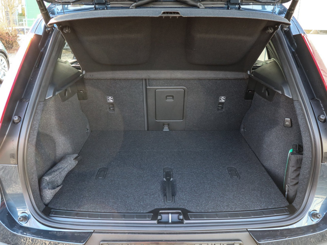 Volvo XC40 B3 Plus Black Edition - SUV/Off-road - Blau - Gebrauchtwagen - Bild 11