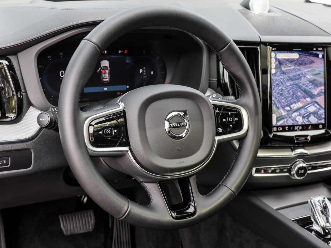 Volvo XC60 B5 Ultra Dark AWD - SUV/Off-road - Blau - Gebrauchtwagen - Bild 9