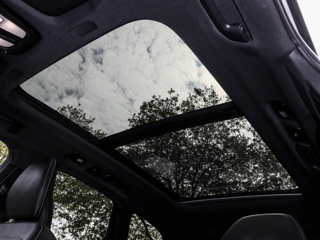 Volvo XC60 B5 Ultra Dark AWD - SUV/Off-road - Blau - Gebrauchtwagen - Bild 11
