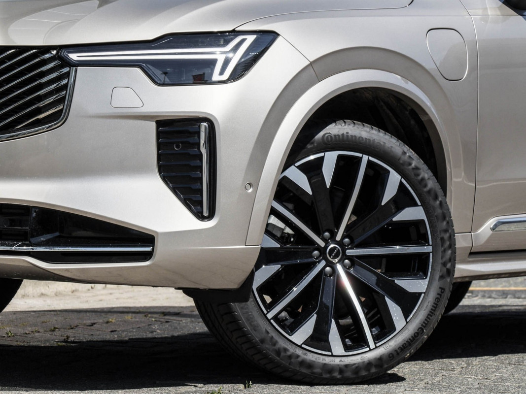 Volvo XC90 T8 Ultra Bright Recharge Plug-In Hybrid AWD - SUV/Off-road - Braun - Gebrauchtwagen - Bild 5
