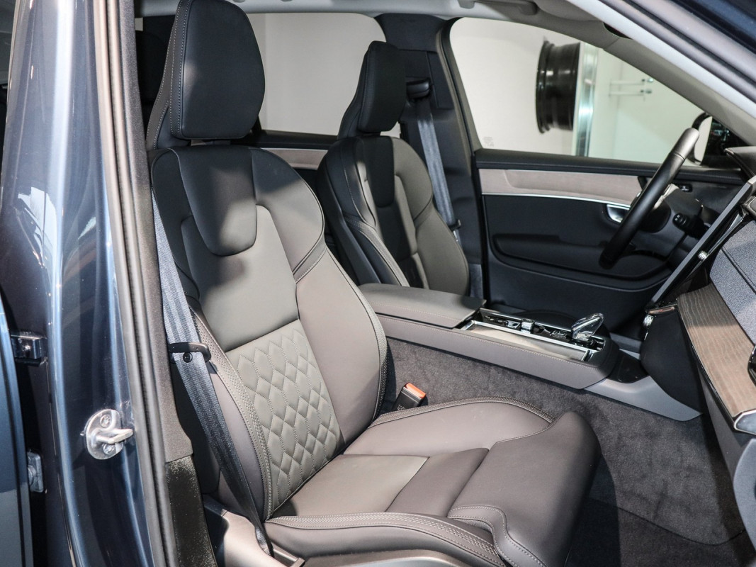 Volvo XC90 T8 AWD Reskin - SUV/Off-road - Blau - Gebrauchtwagen - Bild 6