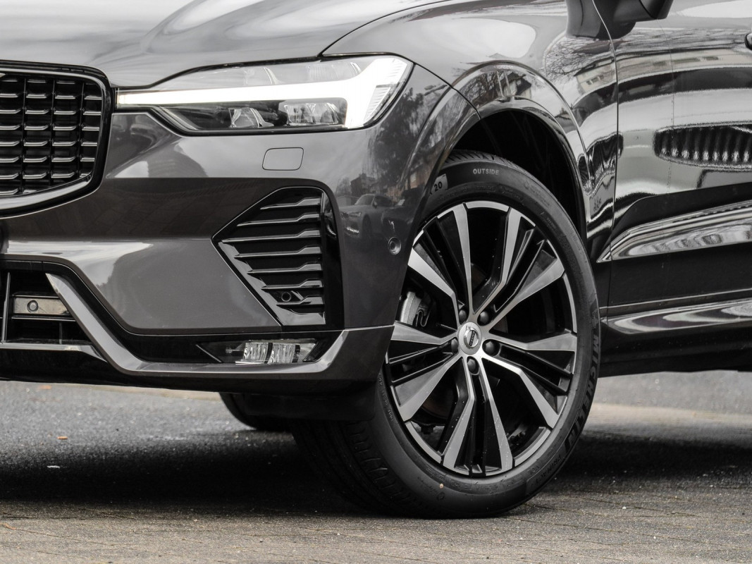 Volvo XC60 B5 Plus Dark AWD - SUV/Off-road - Grau - Gebrauchtwagen - Bild 5