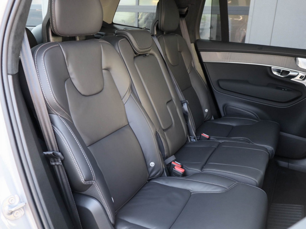 Volvo XC90 T8 Ultra Dark Recharge Plug-In Hybrid AWD - SUV/Off-road - Grau - Gebrauchtwagen - Bild 4