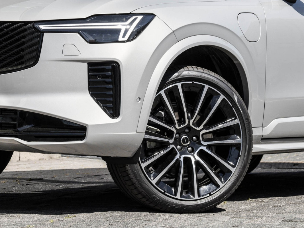 Volvo XC90 T8 Ultra Dark Recharge Plug-In Hybrid AWD - SUV/Off-road - Grau - Gebrauchtwagen - Bild 5