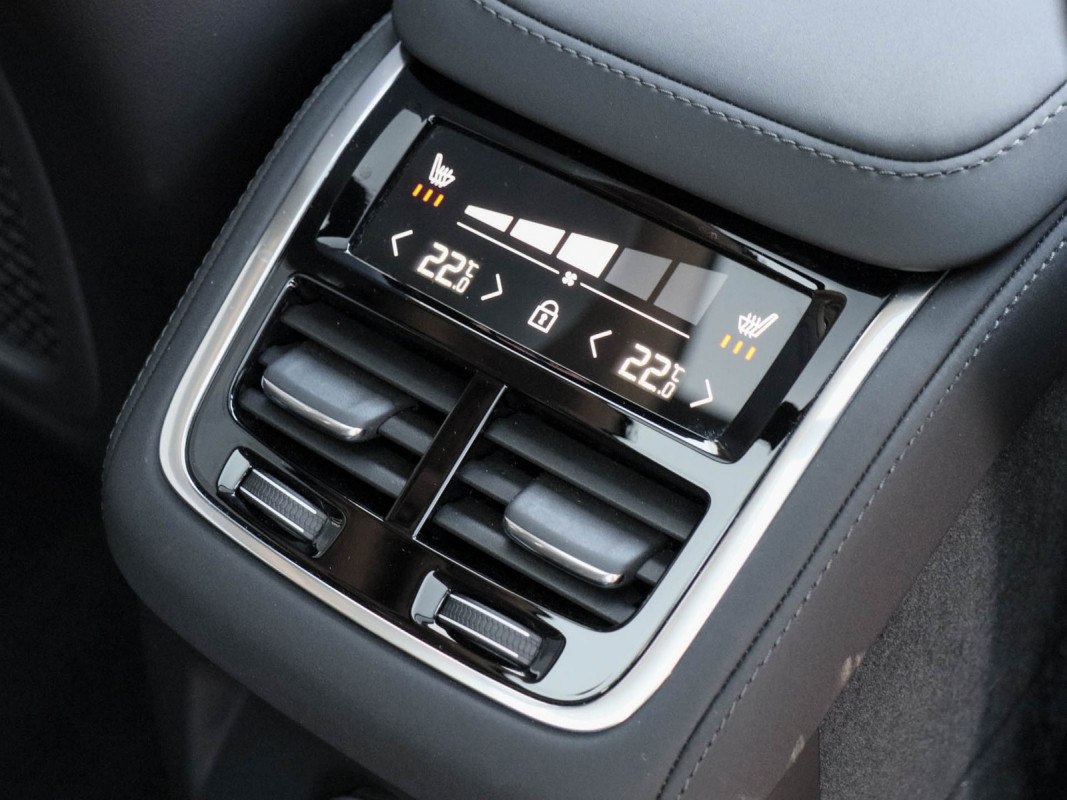Volvo XC90 T8 Ultra Dark Recharge Plug-In Hybrid AWD - SUV/Off-road - Grau - Gebrauchtwagen - Bild 14