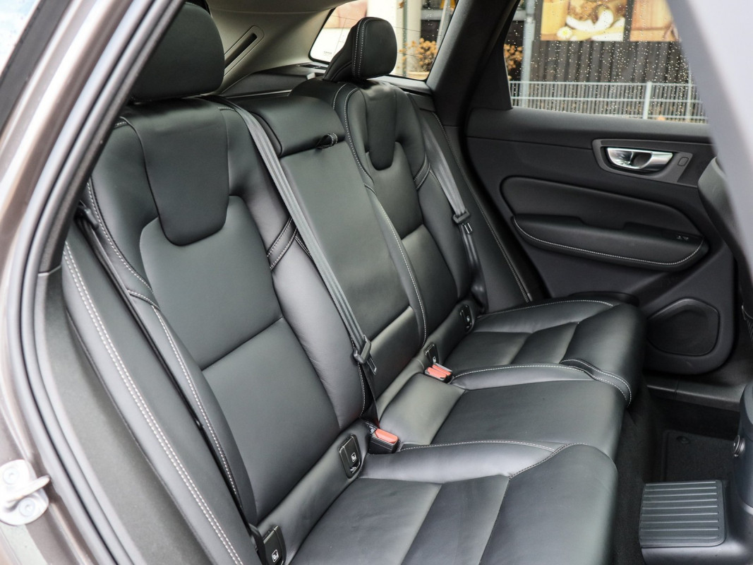 Volvo XC60 T6 - SUV/Off-road - Grau - Gebrauchtwagen - Bild 4